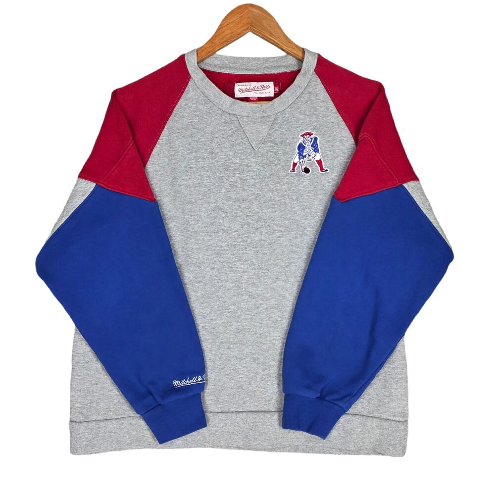MITCHELL & NESS PATRIOTS THROWBACKS SWEATSHIRT – PAT PATRIOT – SIZE MEDIUM